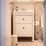 Gasthuis Finest Leonilda-central With Balcony 4*