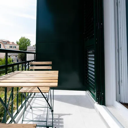 Finest Leonilda-central With Balcony Vendégház 4*