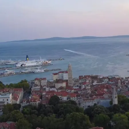 Finest Leonilda 스플리트