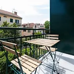 Gasthof Finest Leonilda-central With Balcony