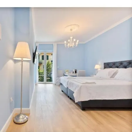 Pensión Finest Leonilda-central With Balcony 4*