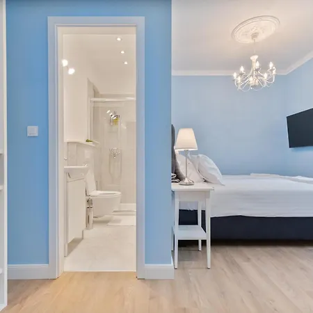 Pensión Finest Leonilda-central With Balcony 4*
